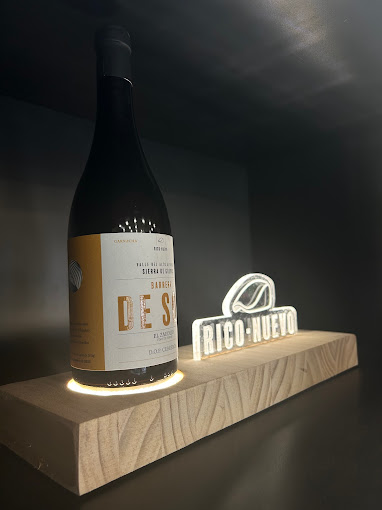 Expositor iluminado para botella